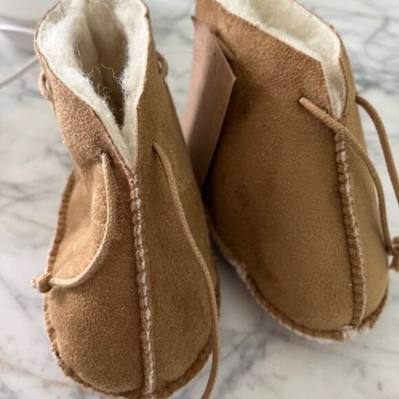 Sheep by the Sea Baby Shearling Booties - Picture 1 of 3